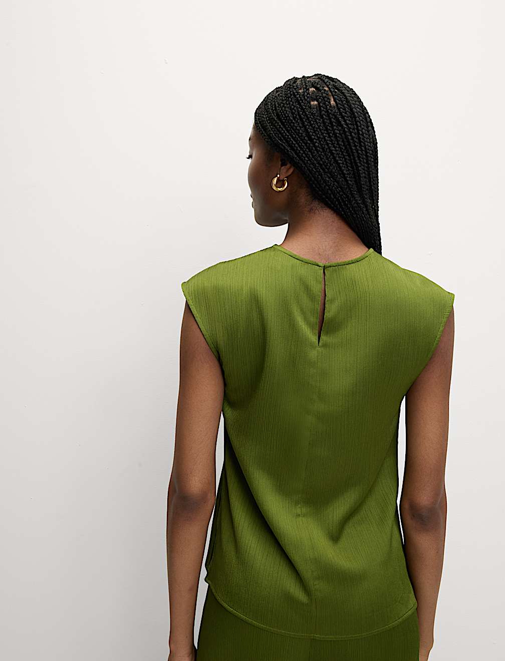 Plisse Round Neck Sleeveless Top