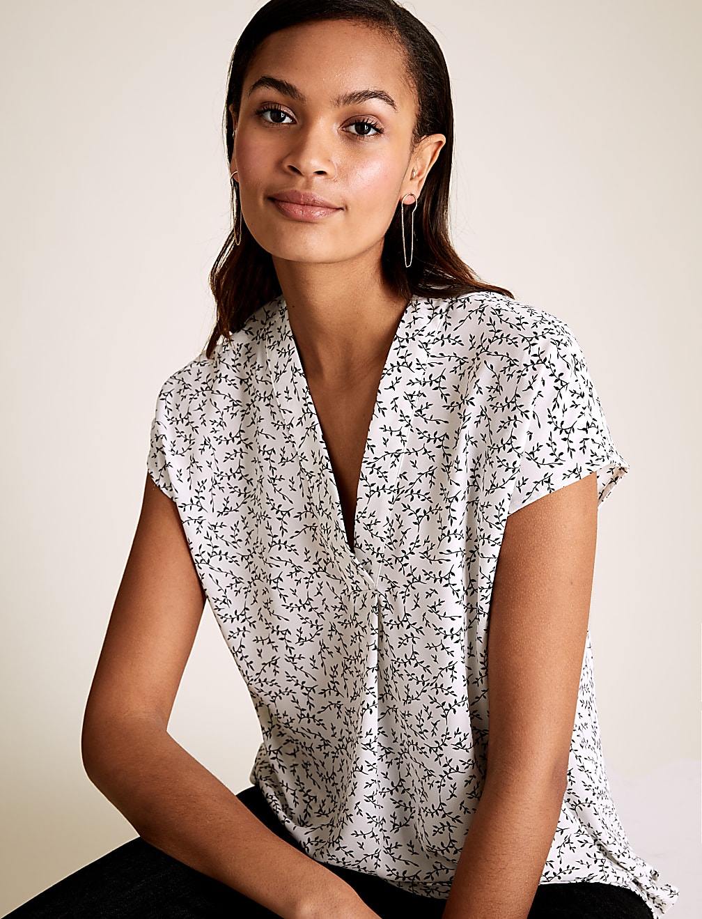 Leaf Print V-Neck Sleeveless Shell Top