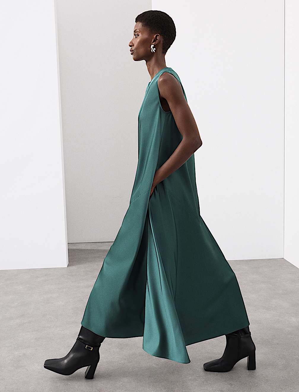 Lyocell Rich Round Neck Midaxi Swing Dress