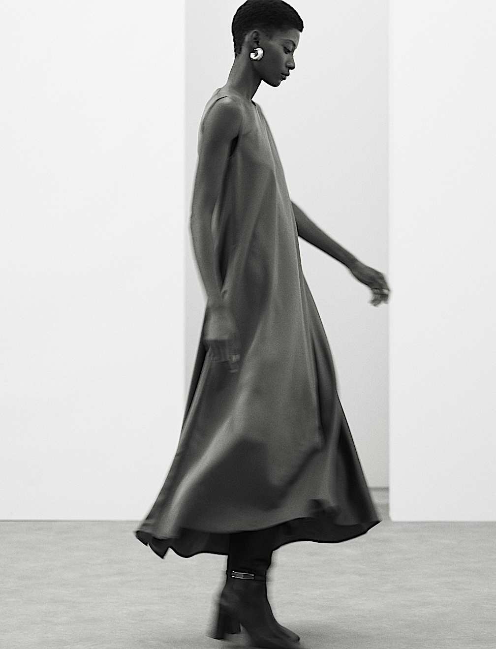 Lyocell Rich Round Neck Midaxi Swing Dress