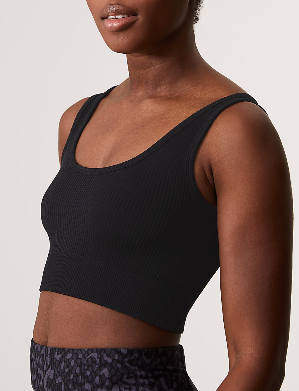 Scoop Neck Seamless Fitted Crop Top