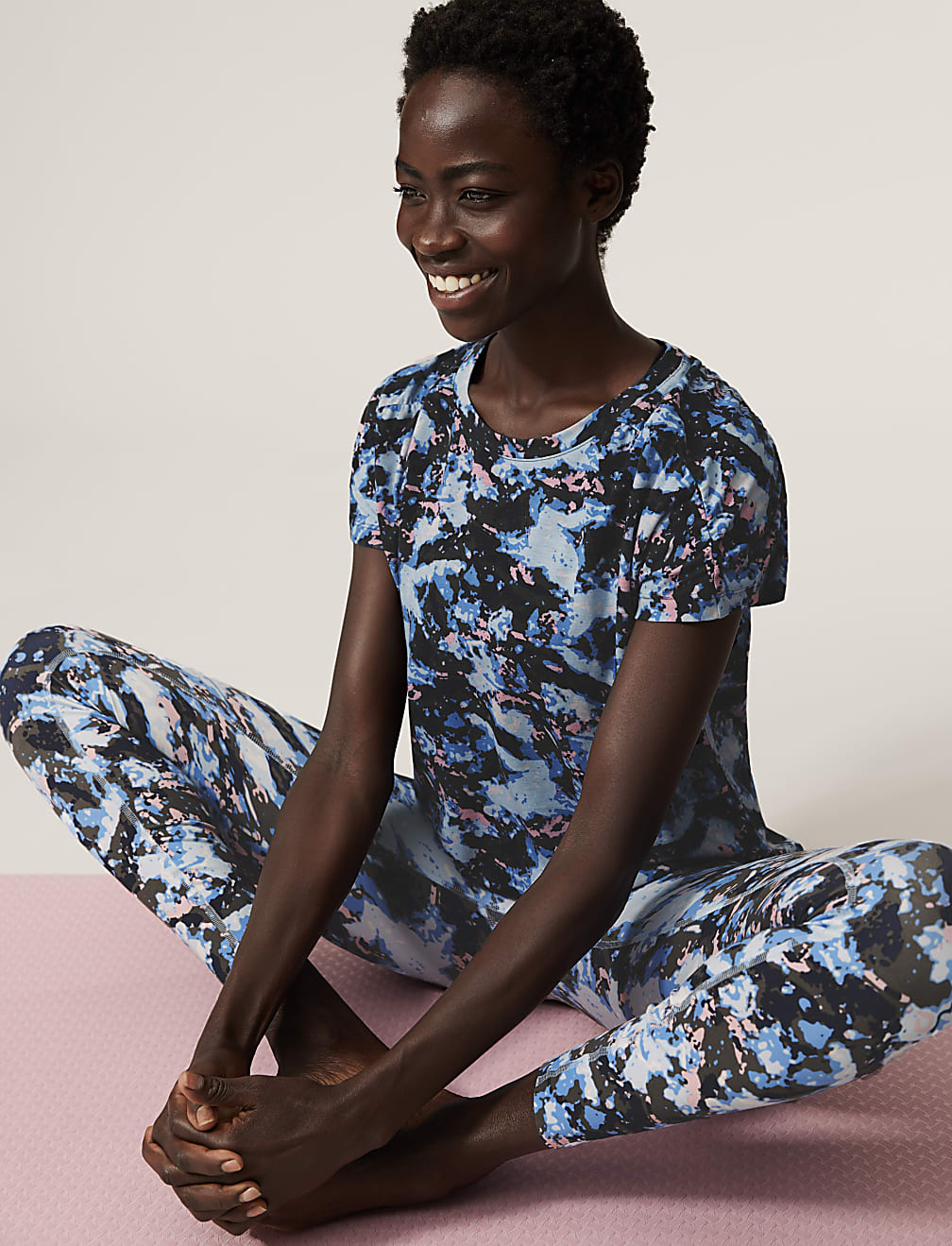 Printed Scoop Neck Short Sleeve Yoga Top