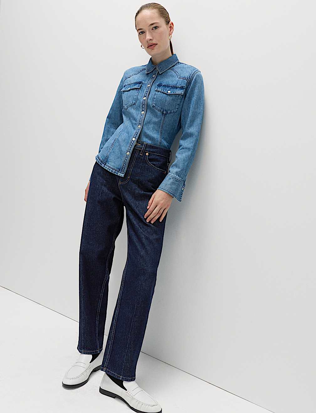 Mid Rise Dart Detail Barrel Jeans