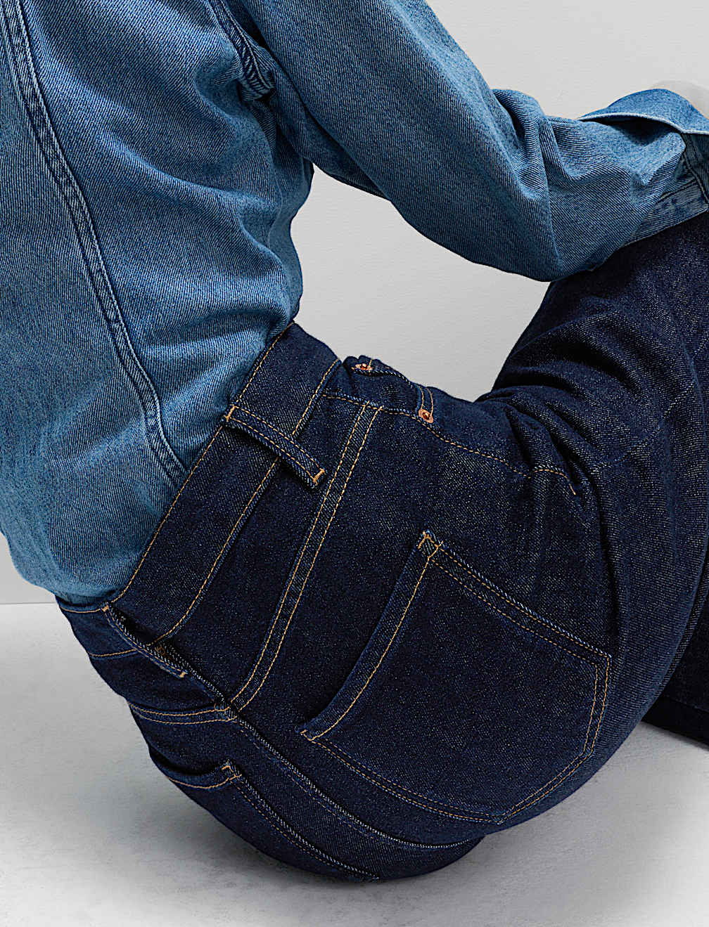 Mid Rise Dart Detail Barrel Jeans