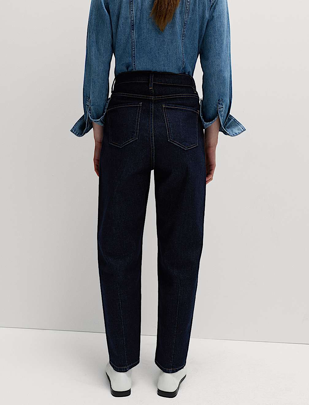 Mid Rise Dart Detail Barrel Jeans