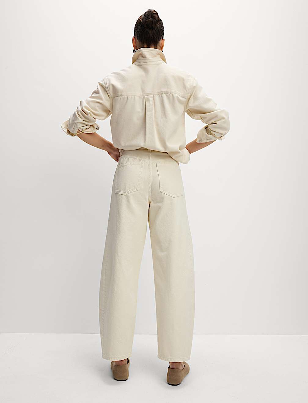 Mid Rise Barrel Jeans