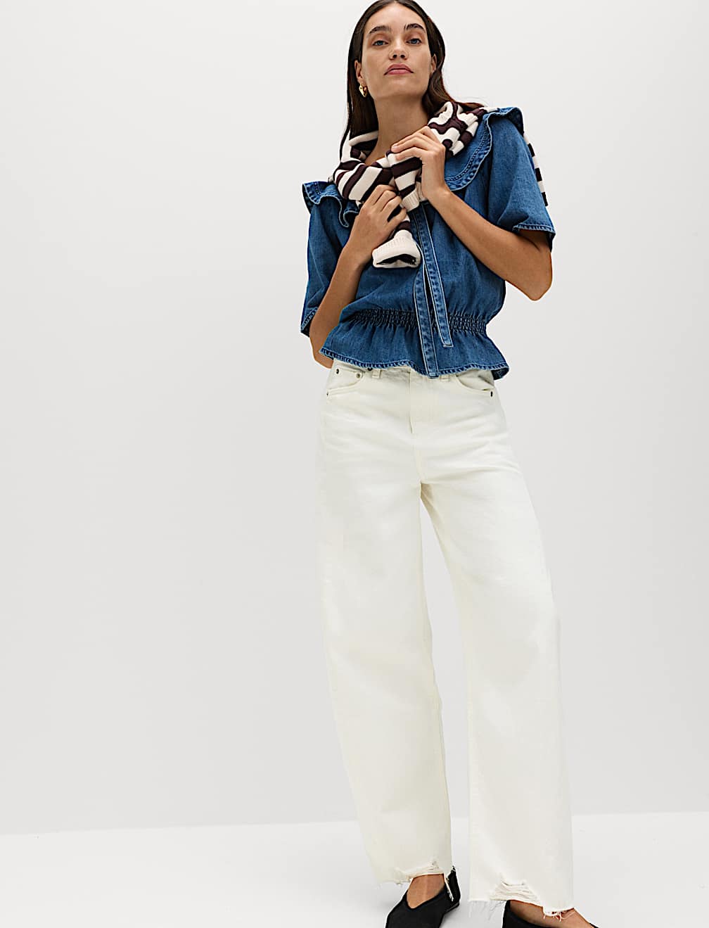 Mid Rise Barrel Jeans