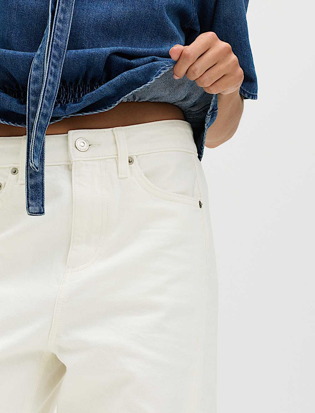 Mid Rise Barrel Jeans