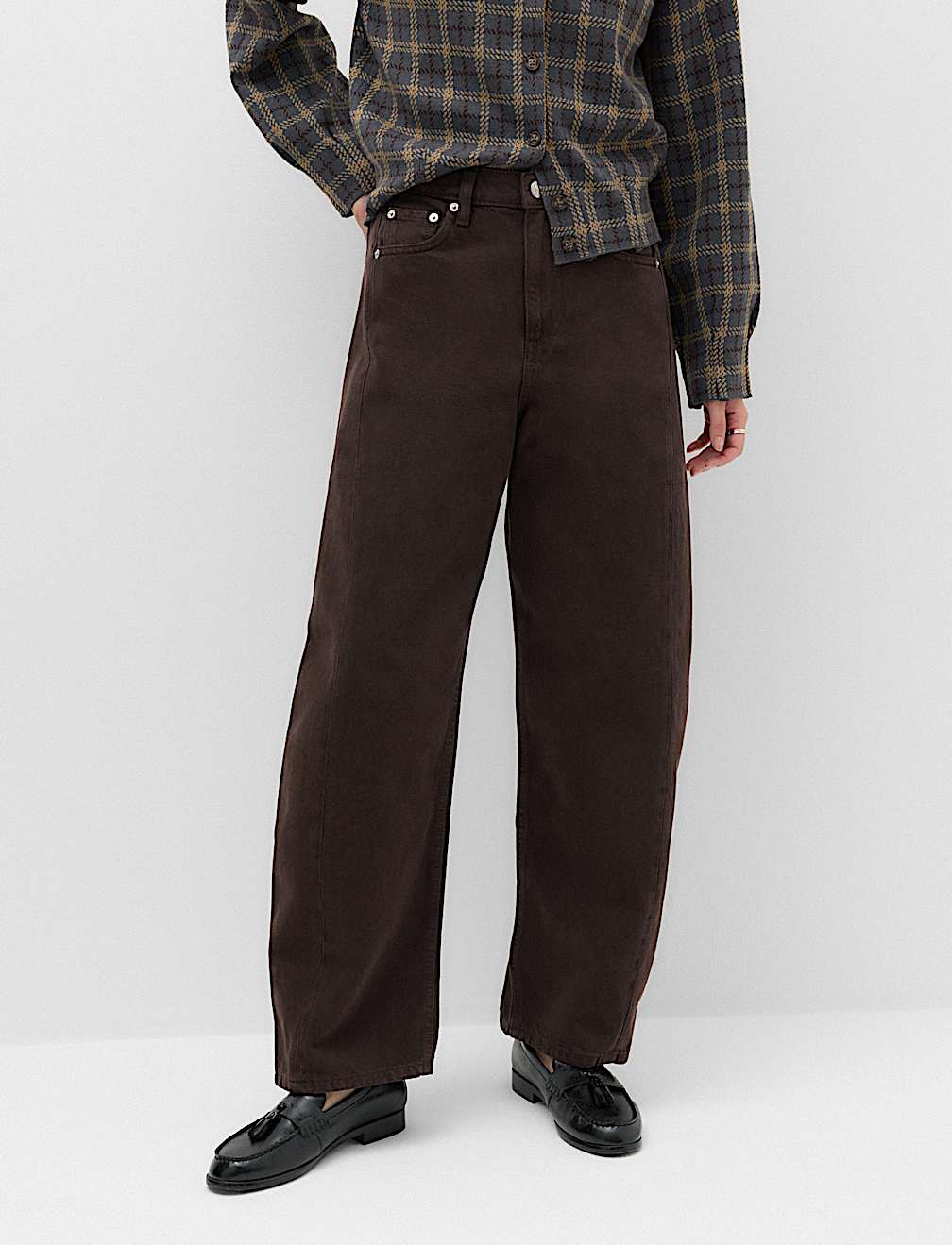 Mid Rise Barrel Jeans