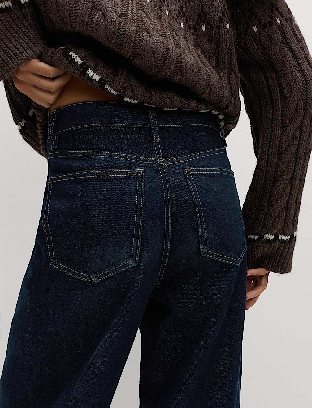 Mid Rise Barrel Jeans