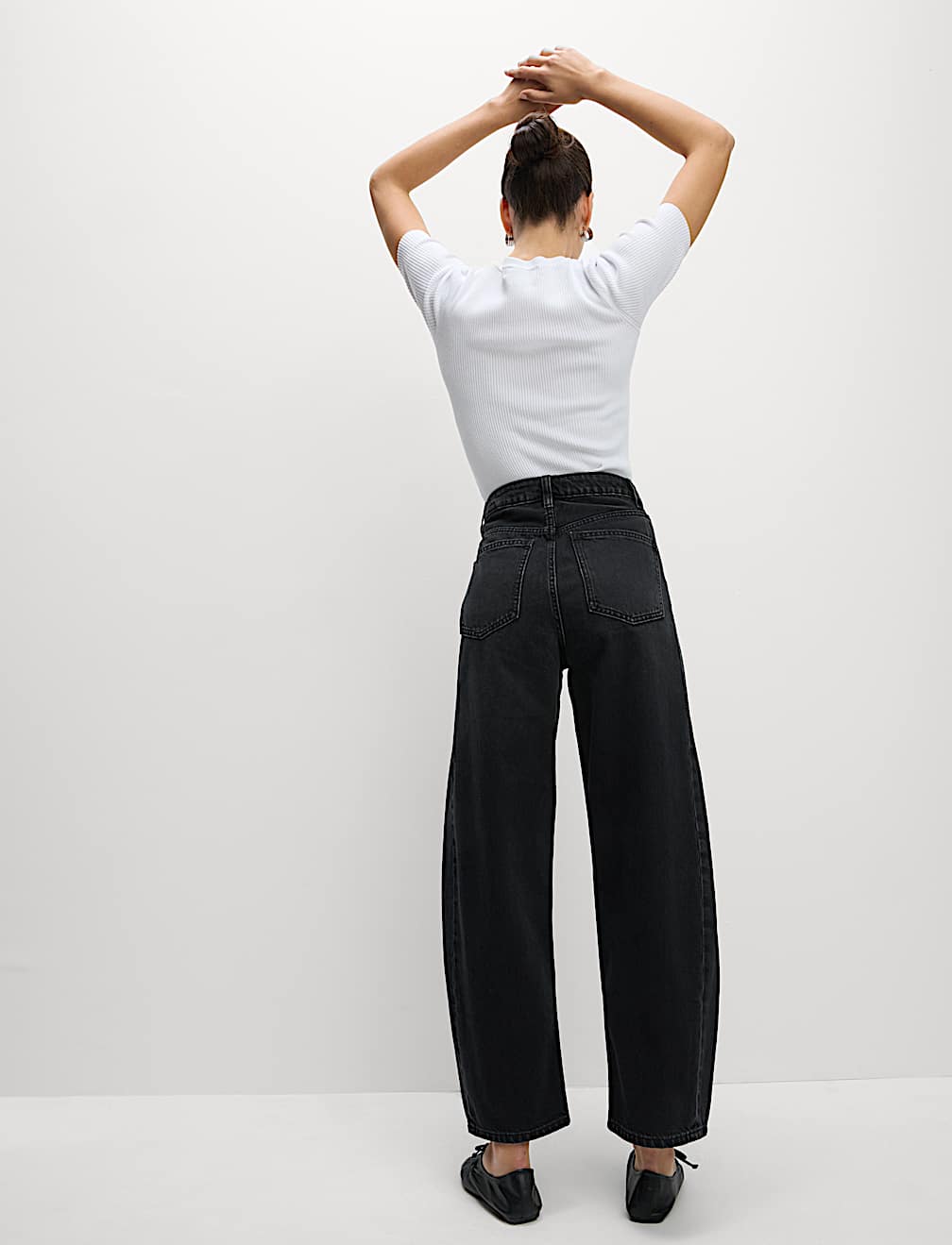 Mid Rise Barrel Jeans