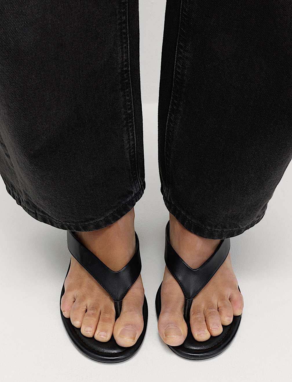 Mid Rise Barrel Jeans