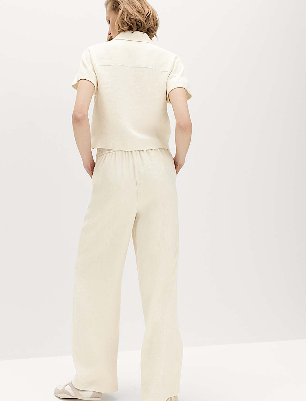 Textured Short Sleeve Zip Through Jacket