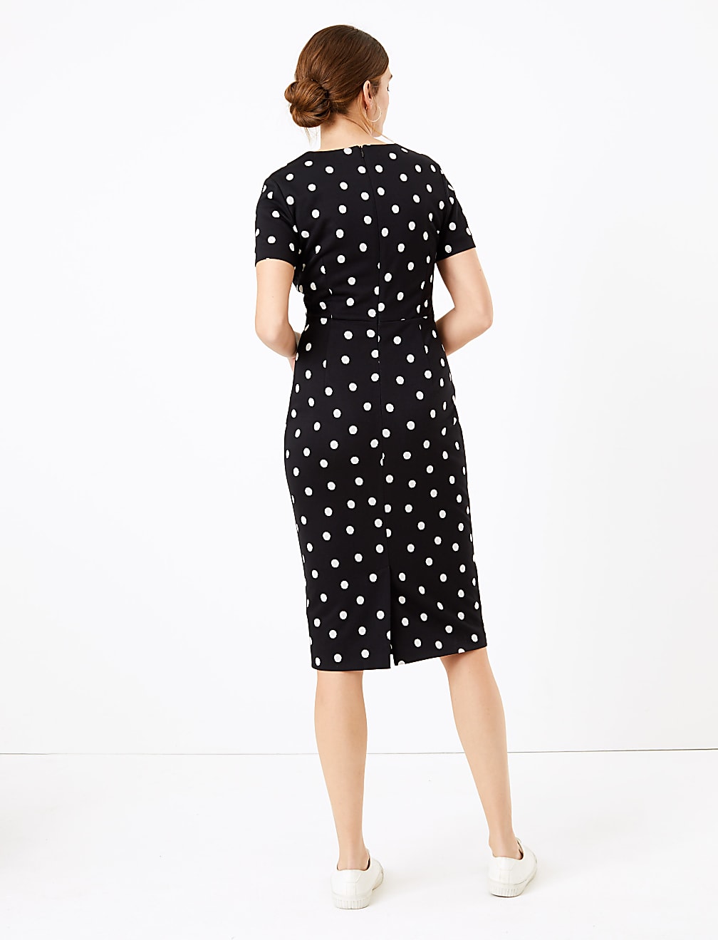 Jersey Polka Dot V-Neck Knee Length Dress