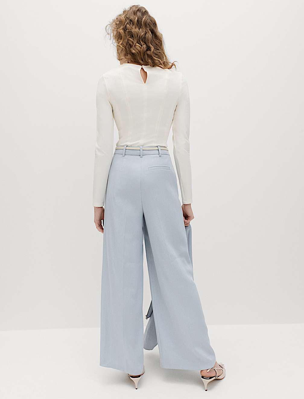 Relaxed Trousers with Linen