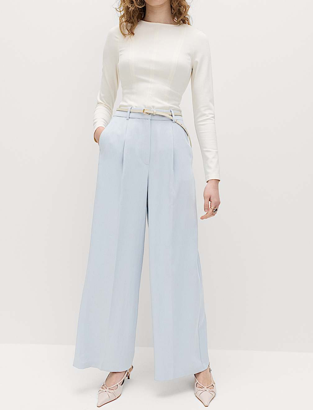 Relaxed Trousers with Linen