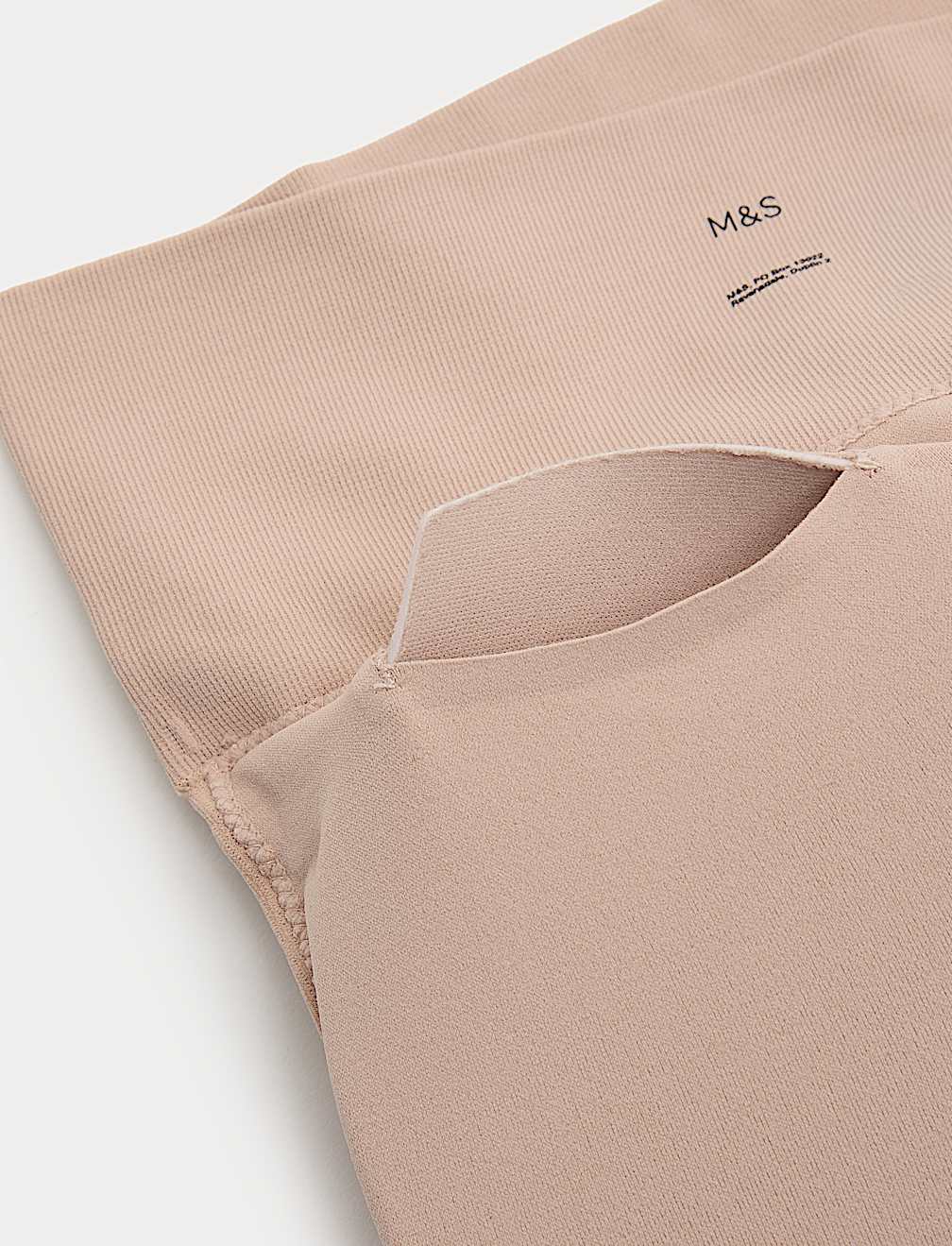 Cool Comfort&trade; Seamless Bum Boosting Shorts