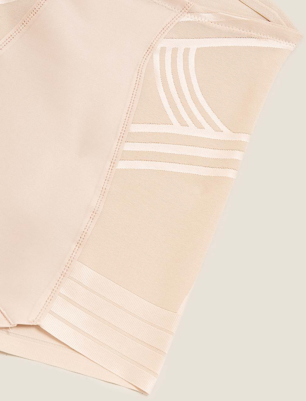 Firm Control Magicwear&trade; Geometric Low Leg Waist Cincher