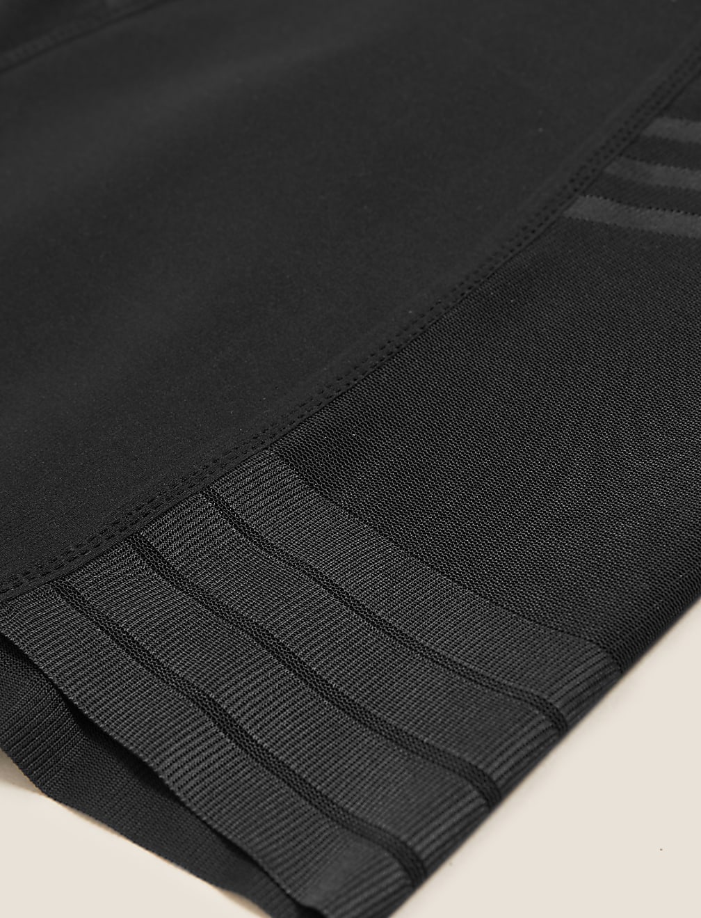 Firm Control Magicwear™ Geometric Low Leg Waist Cincher
