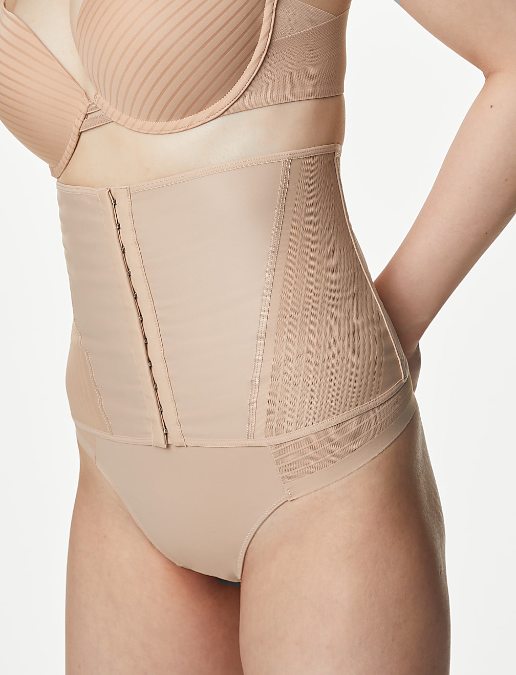 Firm Control Cool Comfort™ Waist Cincher