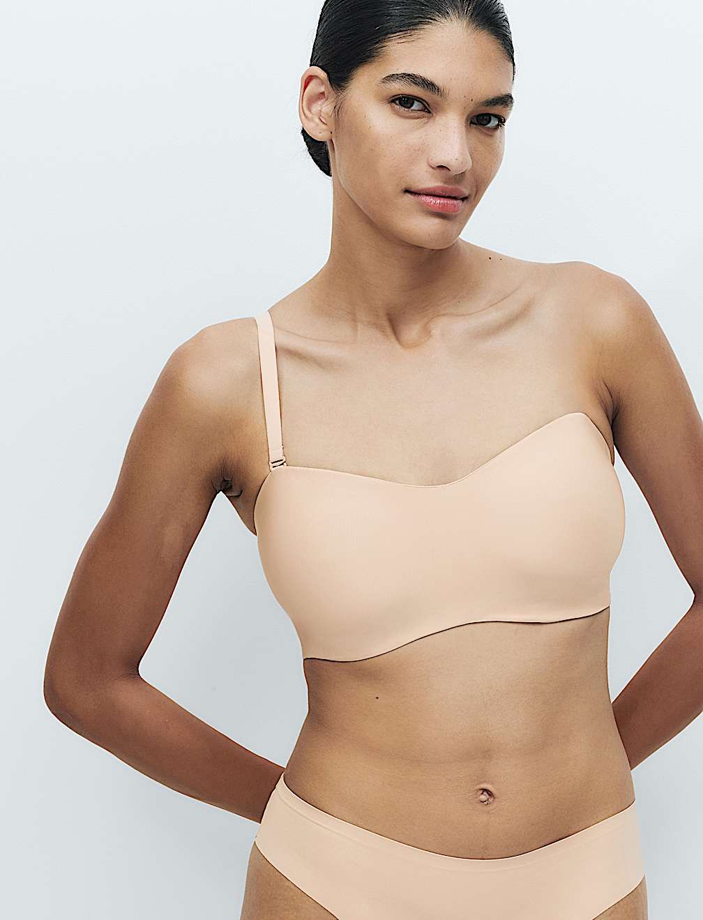 Body Invisibles&trade; Wired Strapless Bra F+