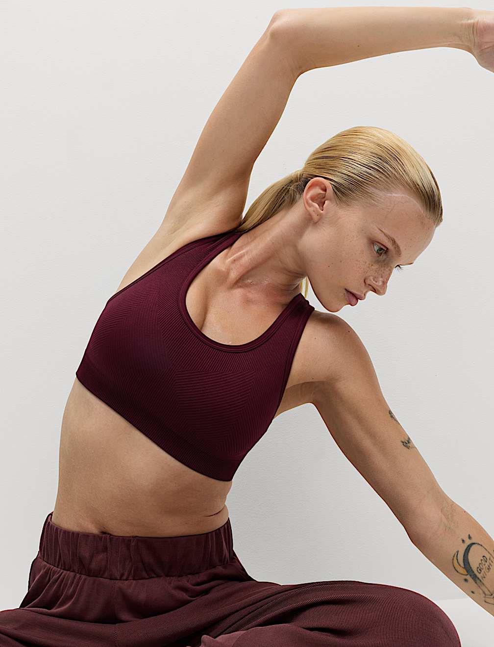 Reversible Seamless Medium Support Sports Bra