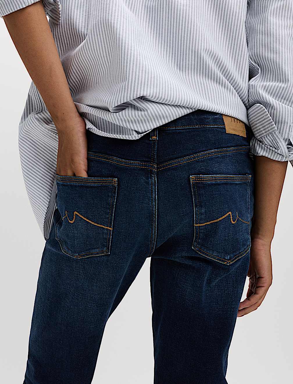 Tapered Fit Stretch Jeans