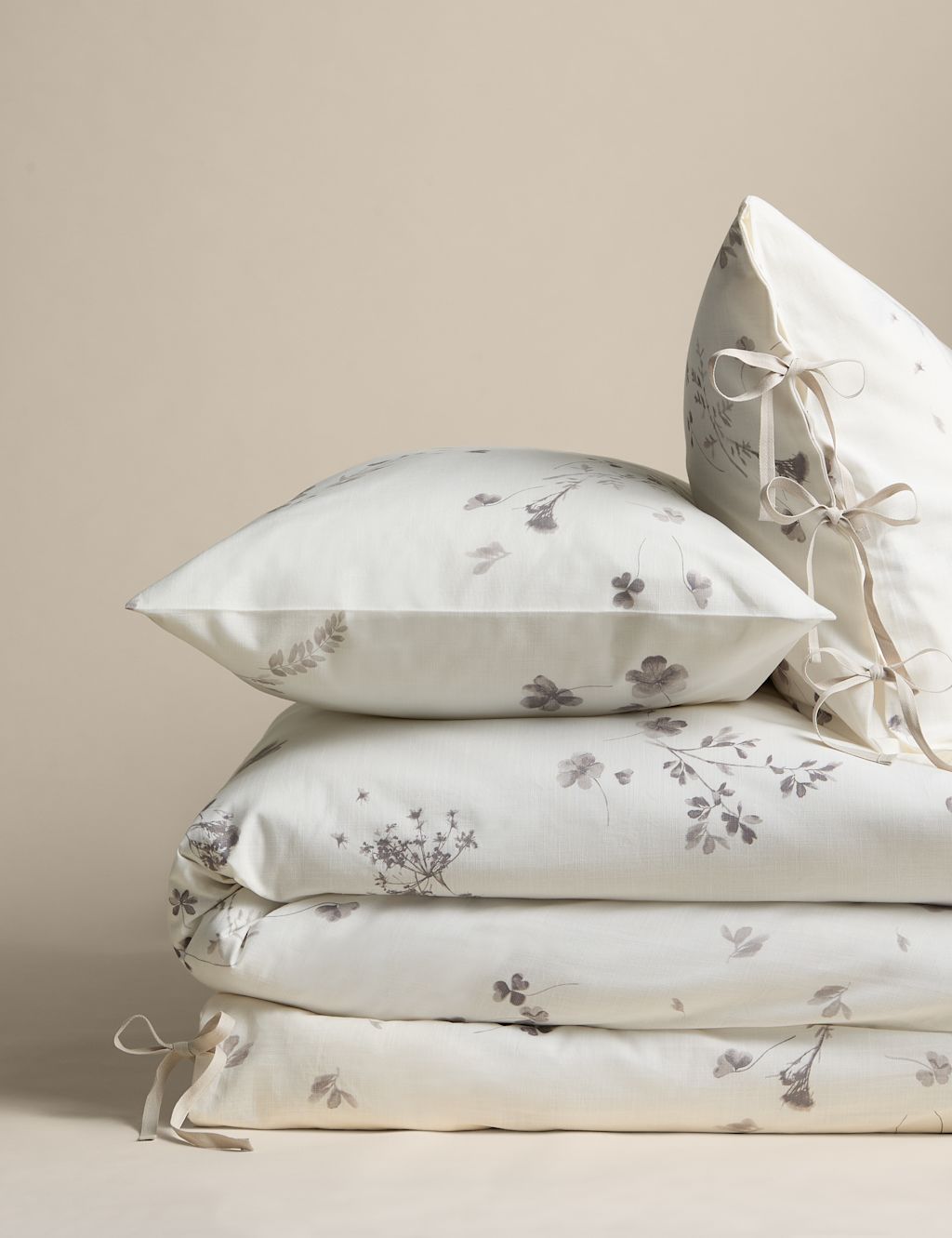 M&S Pure Cotton Pressed Floral Print Bedding Set - Double (4 ft 6) - Grey Mix, Grey Mix