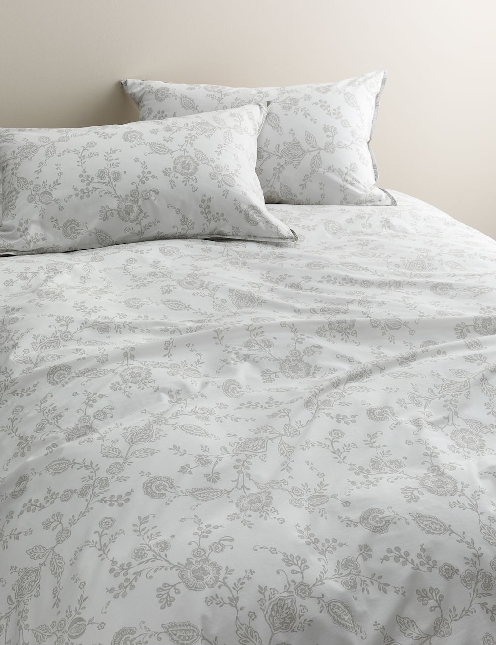 M&S Cotton Rich Trailing Floral Bedding Set - Double (4 ft 6) - Grey Mix, Grey Mix