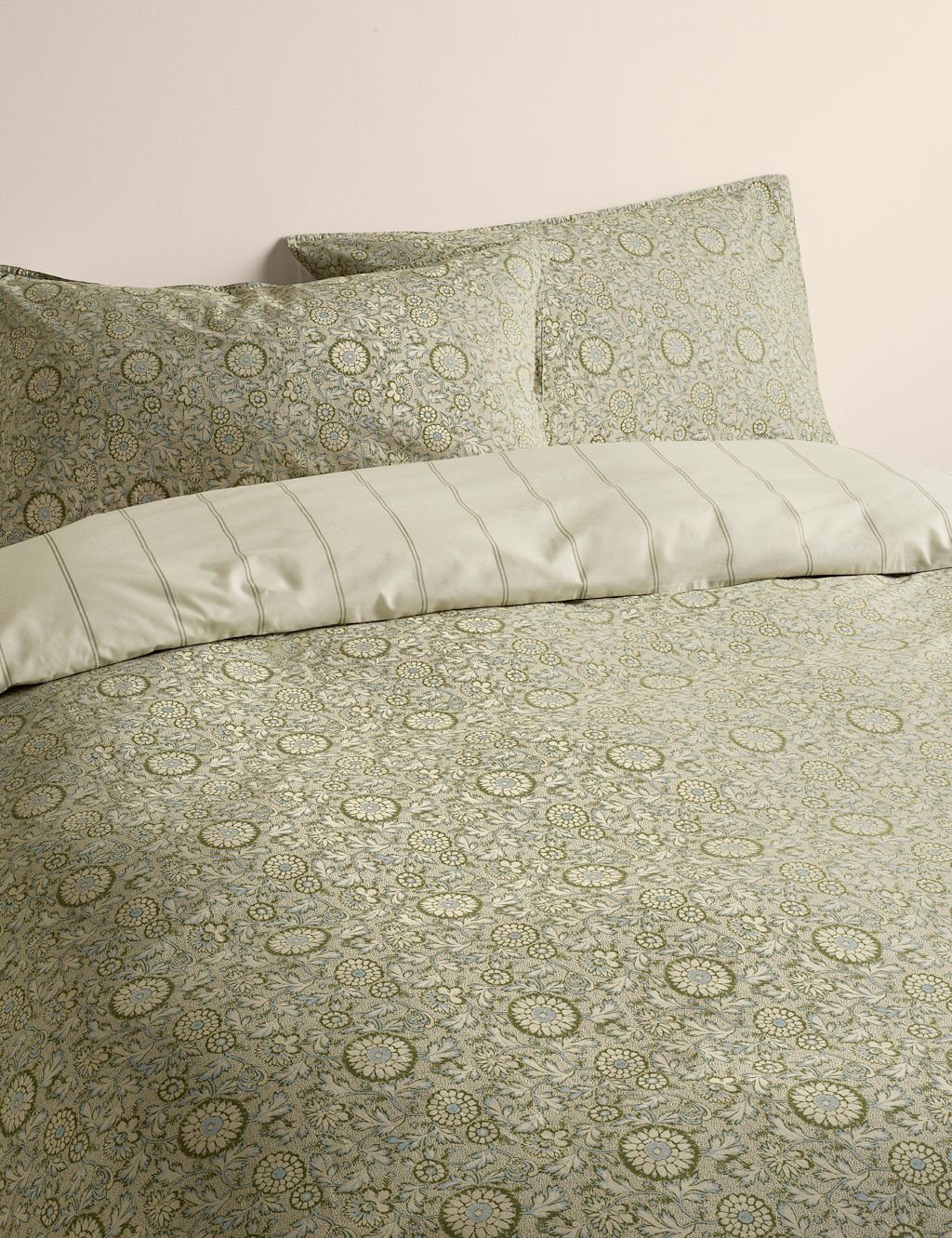 M&S Cotton Rich Woodblock Floral Bedding Set - King Size (5 ft) - Fern, Fern
