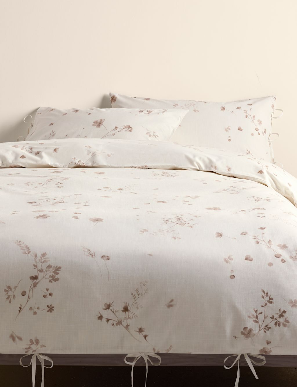 M&S Pure Cotton Pressed Floral Print Bedding Set - Double (4 ft 6) - Biscuit, Biscuit