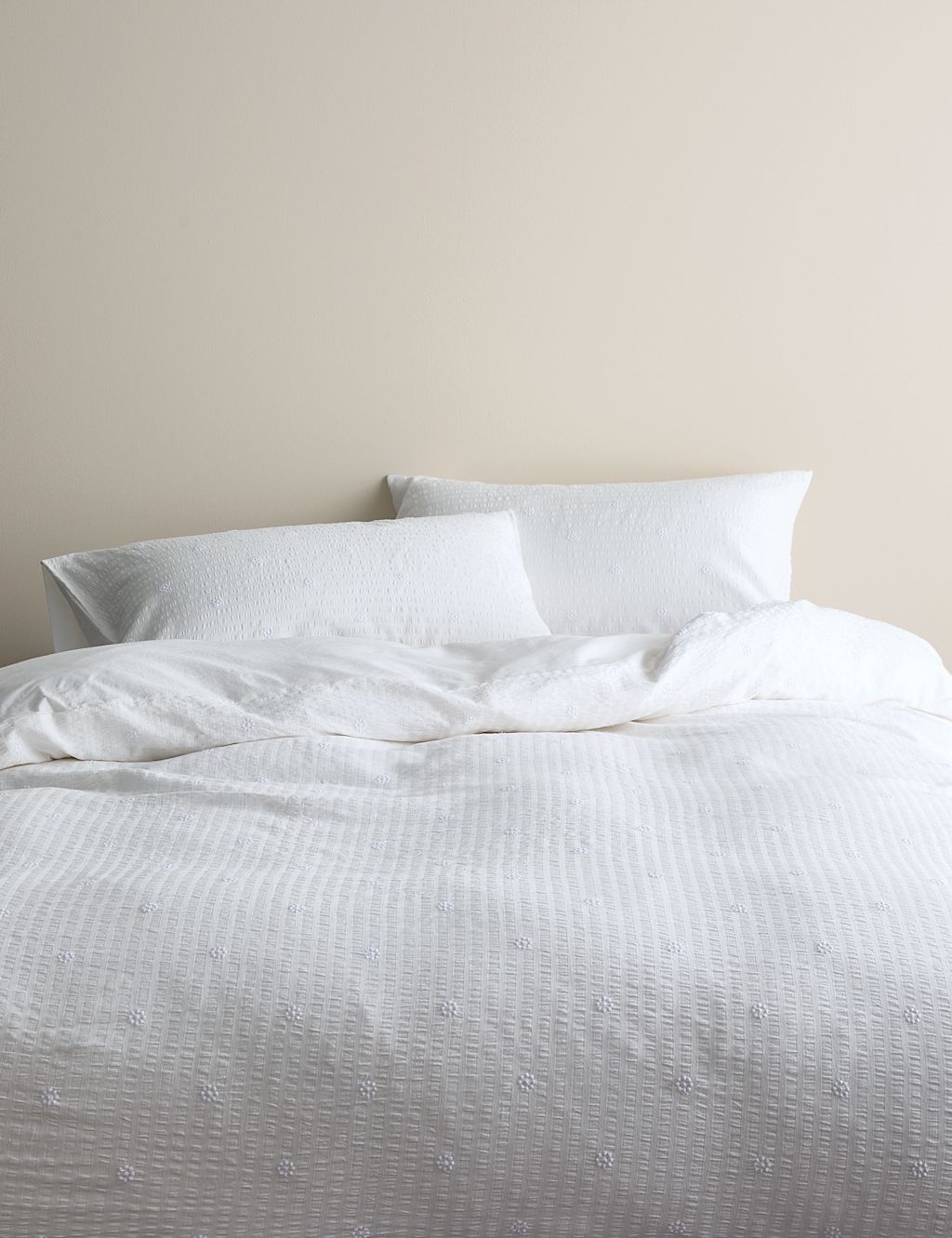 M&S Embroidered Floral Seersucker Bedding Set - Super King Size (6 ft) - White, White