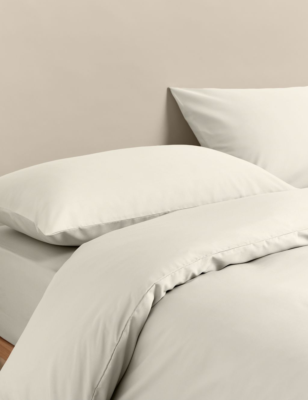 M&S Stay Cool Lyocell Rich Bedding Set - King Size (5 ft) - Cream, Cream
