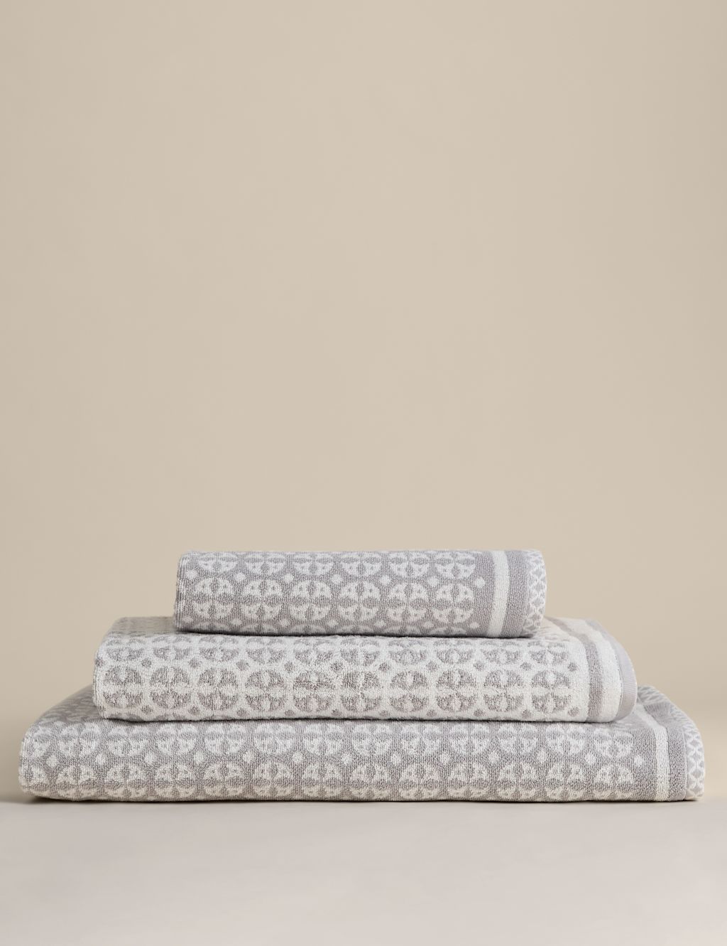 M&S Pure Cotton Geometric Circle Towel - Bath Sheet - Marble, Marble