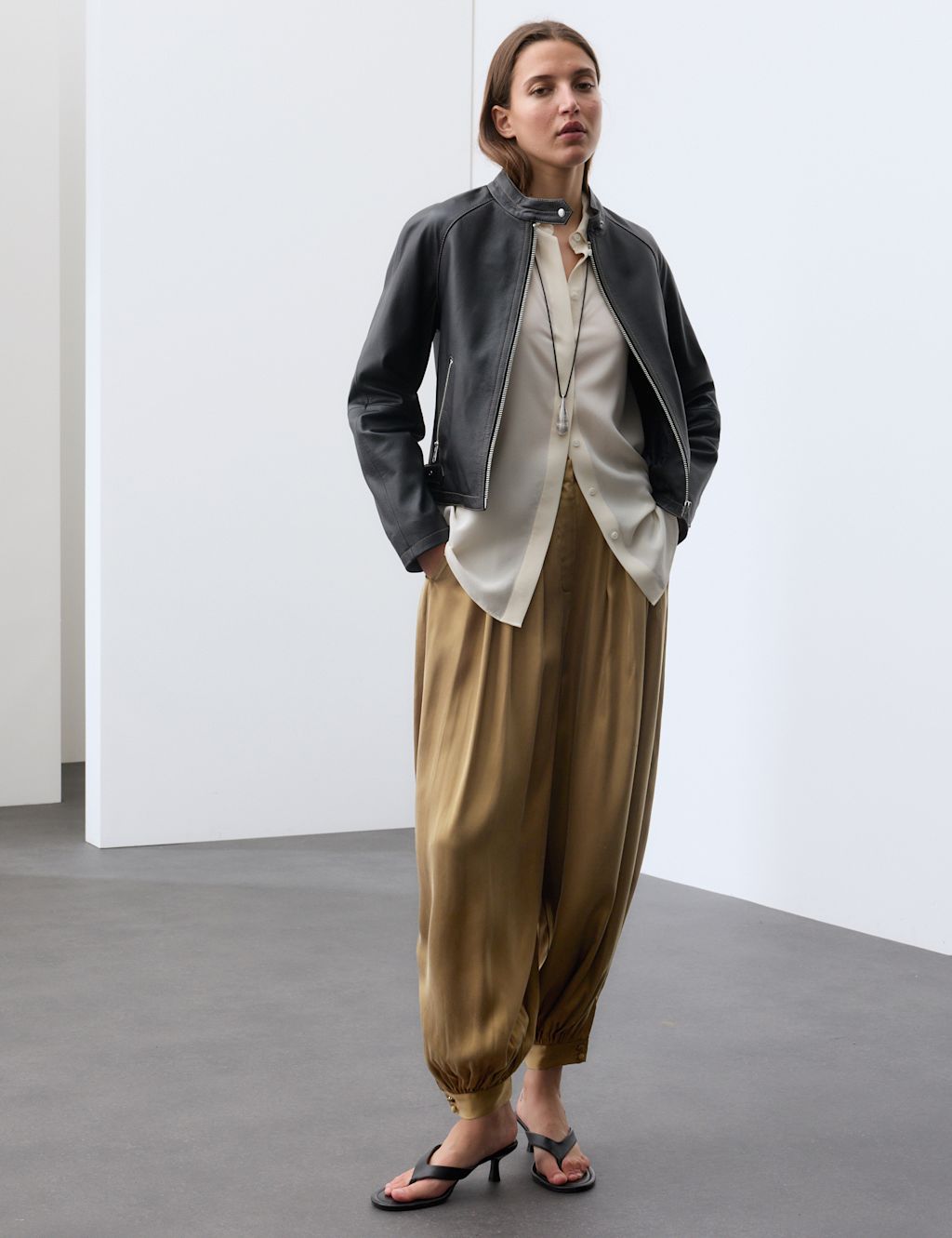 Autograph Cupro Rich Pleated Cuffed Balloon Ankle Grazer Trousers - 10 - Moss, Moss