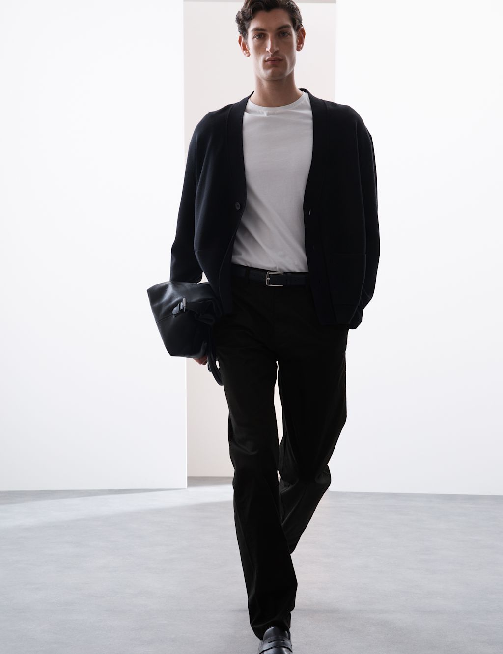 Autograph Loose Fit Super Lightweight Chinos - 32LNG - Black, Black