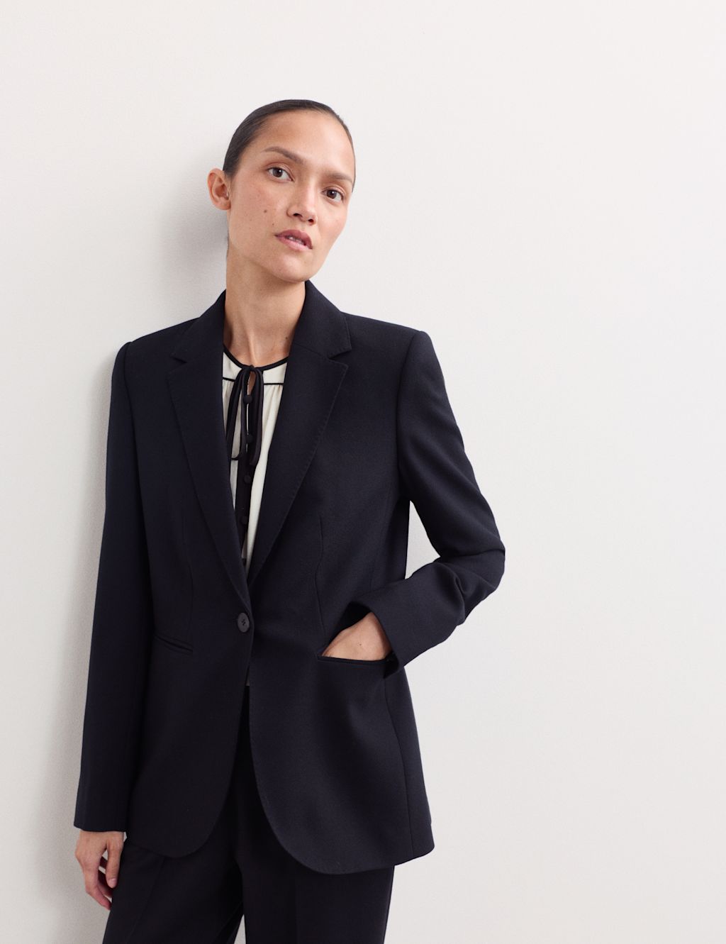 JAEGER  Pure Wool Crepe Cigarette Trousers - 16 - Black, Black