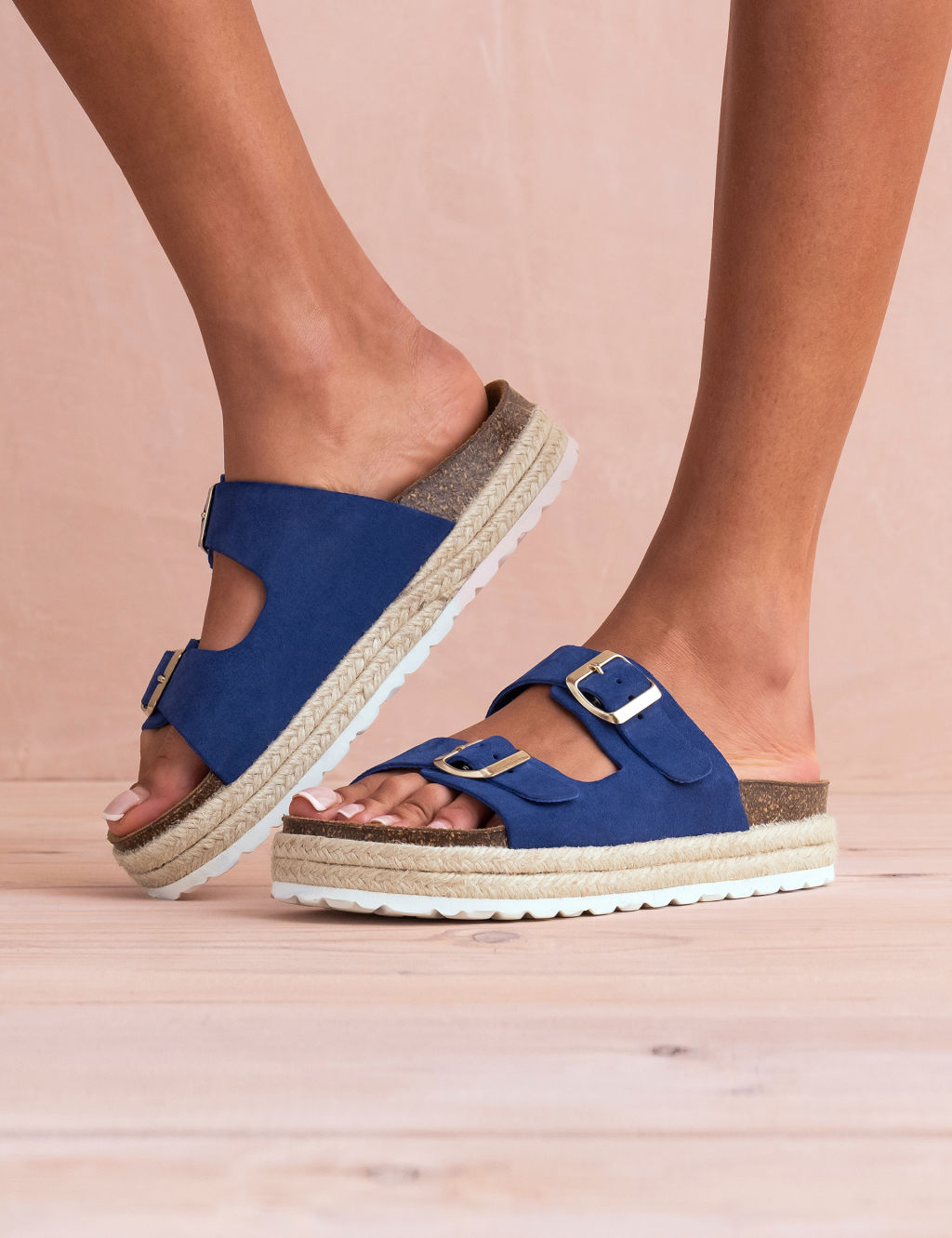 Suede Buckle Flatform Sandals