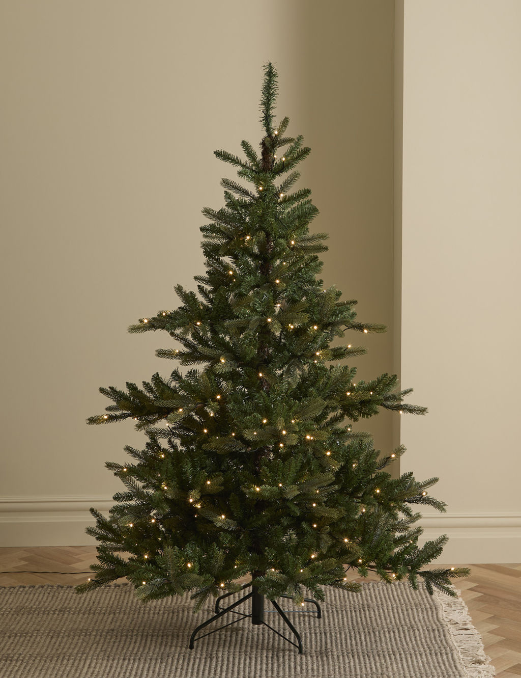 6ft Pre-Lit Noble Christmas Tree