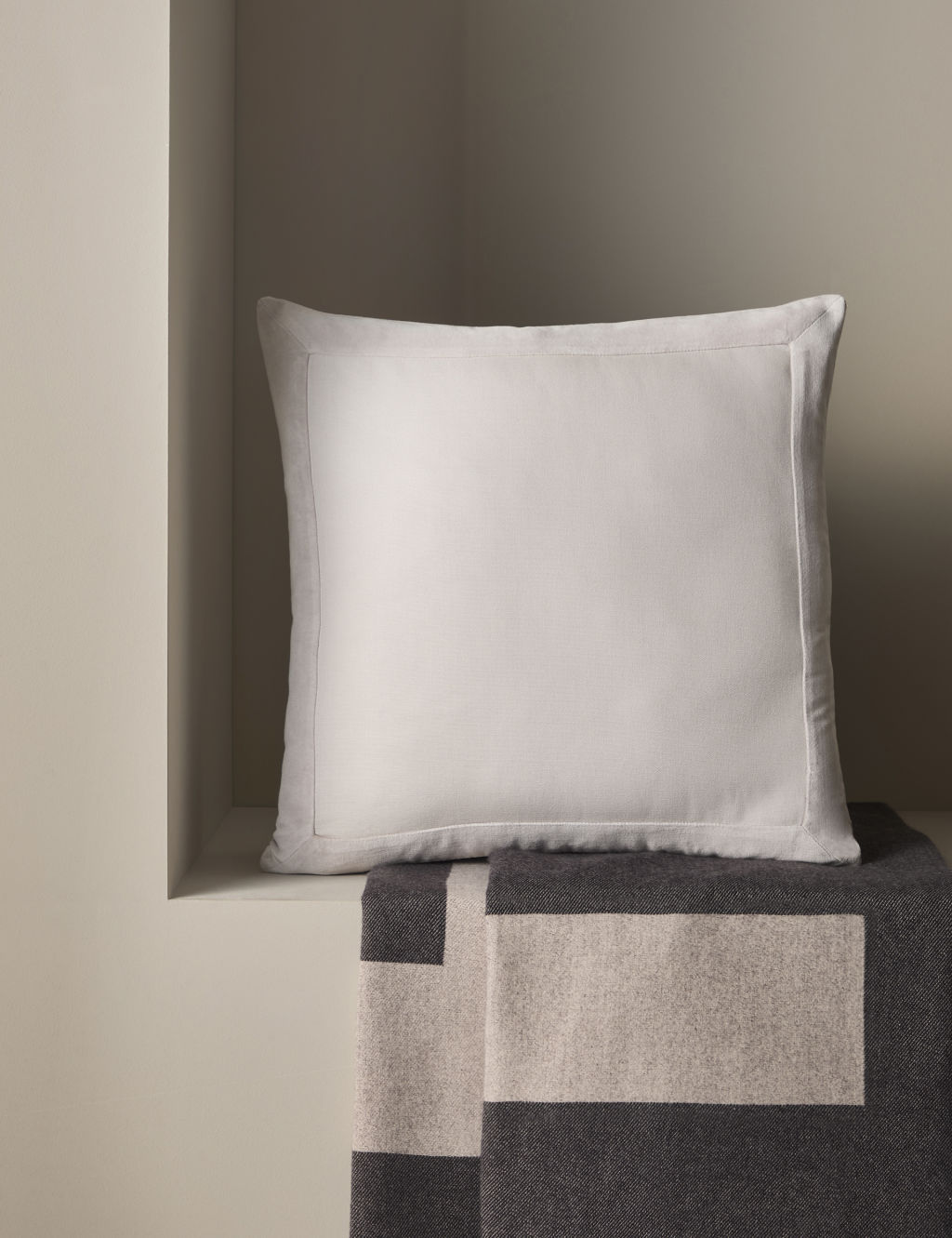 Contrast Edge Cushion
