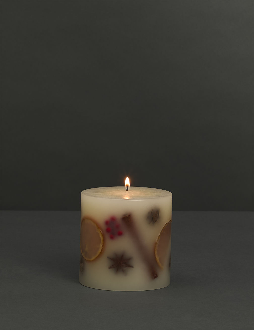 Mandarin, Clove & Cinnamon Botanical Candle 1 of 5