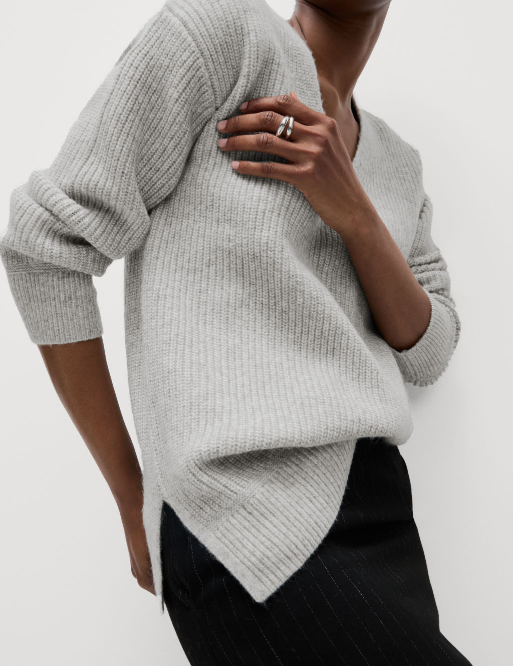 Cloud-Yarn Ribbed V-Neck Split Hem Jumper