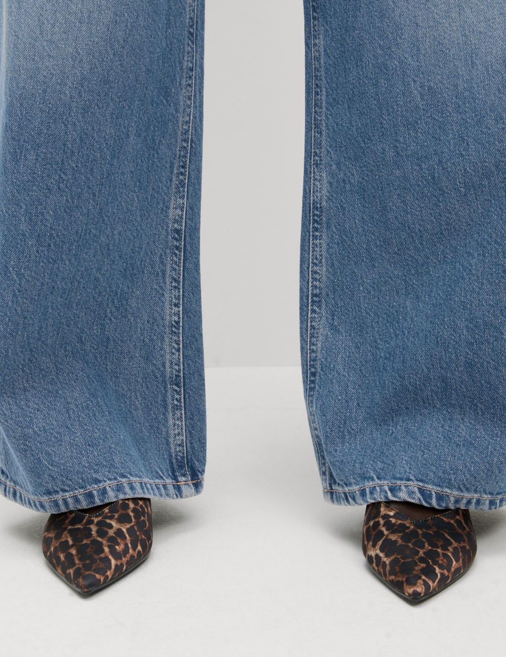 Mid Rise Wide Leg Jeans with Lyocell