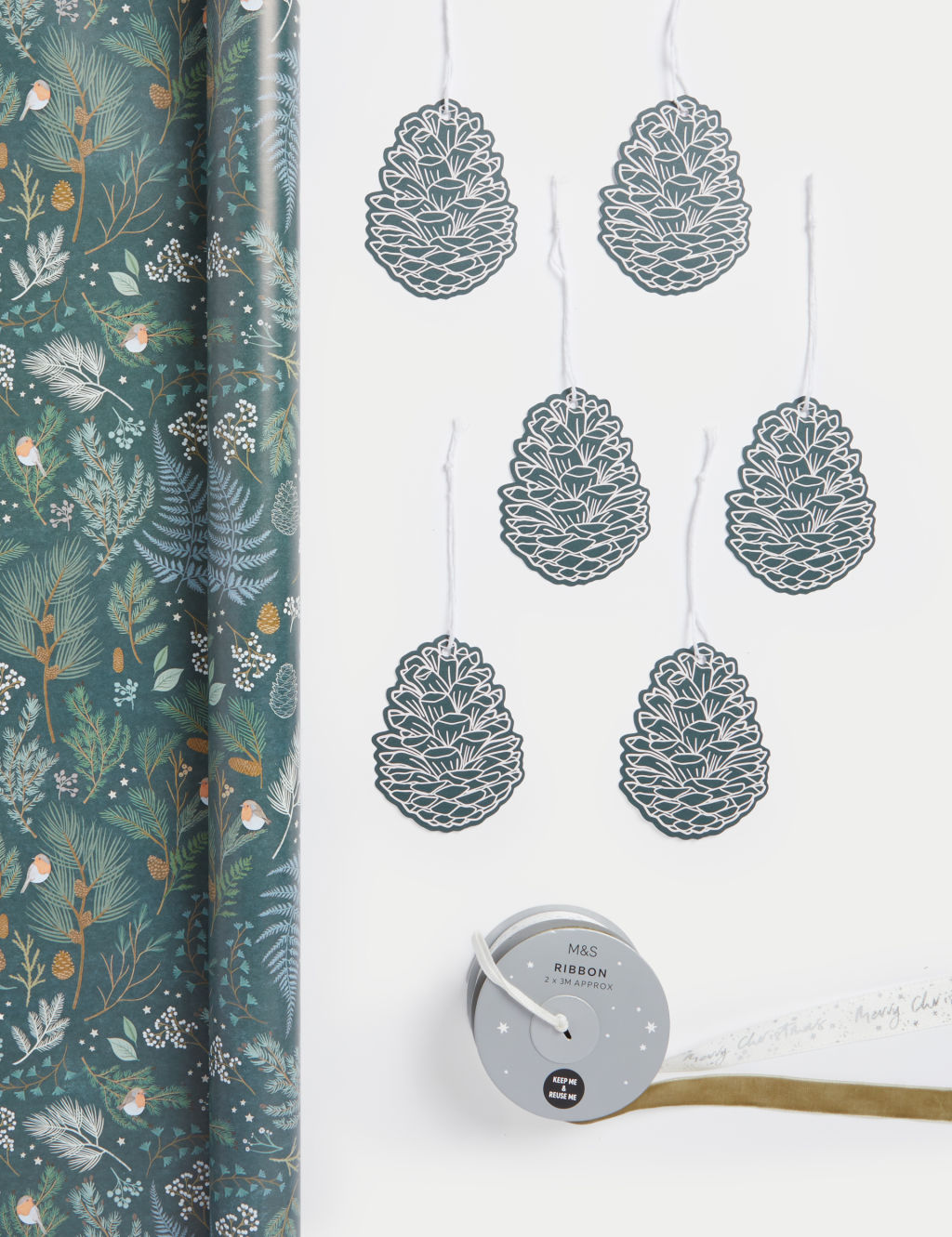 Green 3M Christmas Gift Wrap with Gift Tags & Ribbons