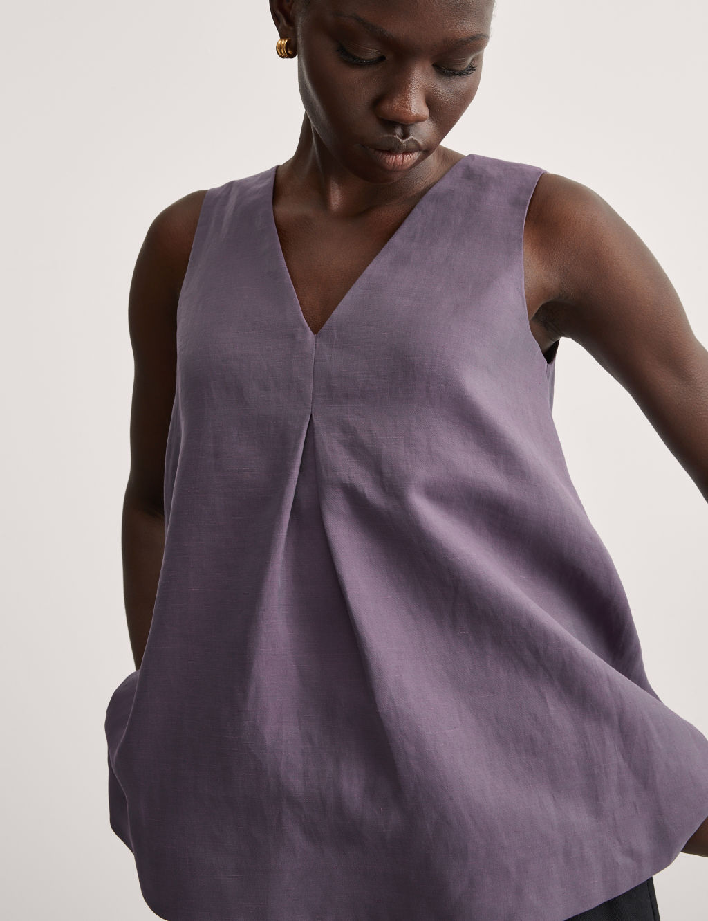 Linen Rich V-Neck Pleat Detail Shell Top