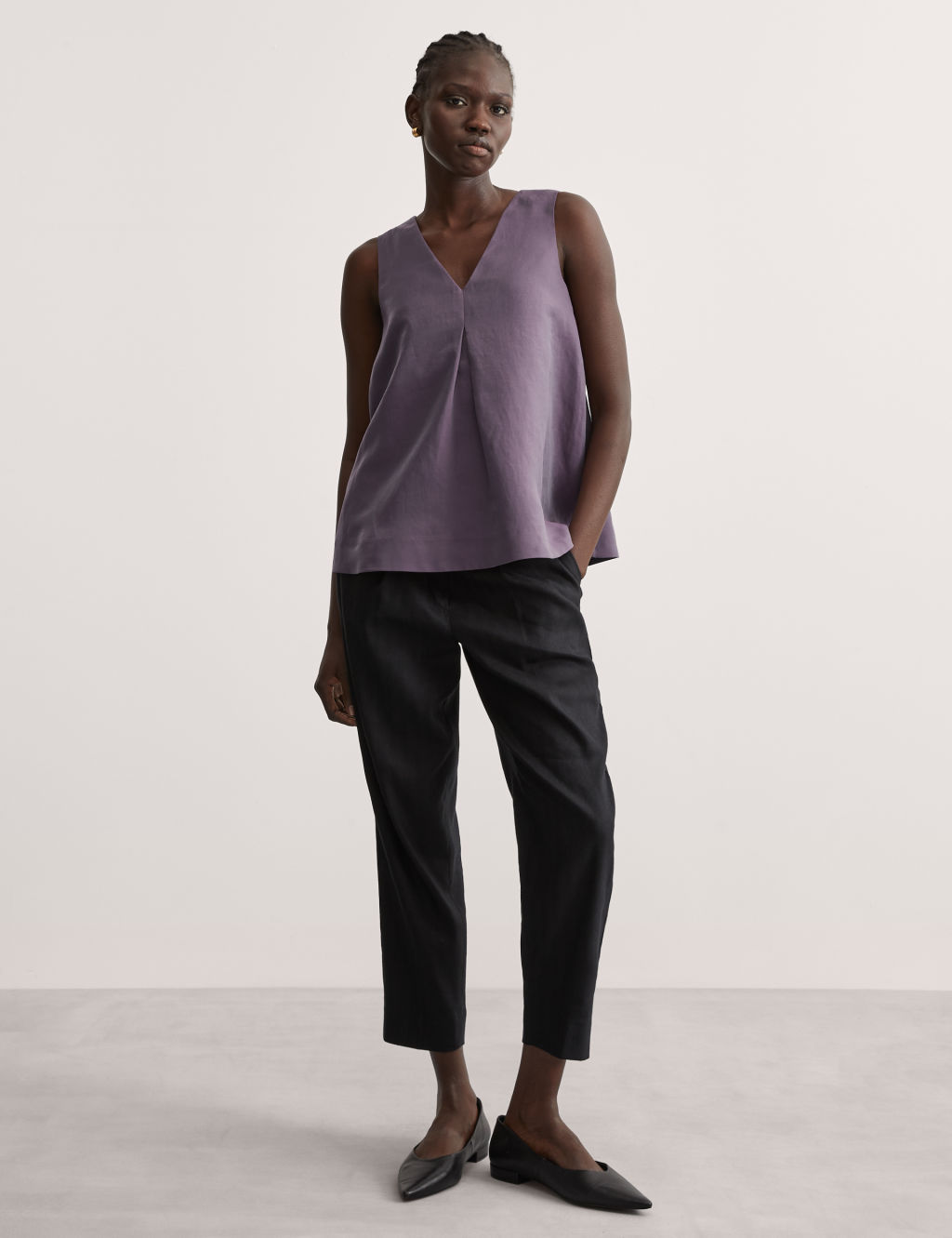 Linen Rich V-Neck Pleat Detail Shell Top 7 of 8