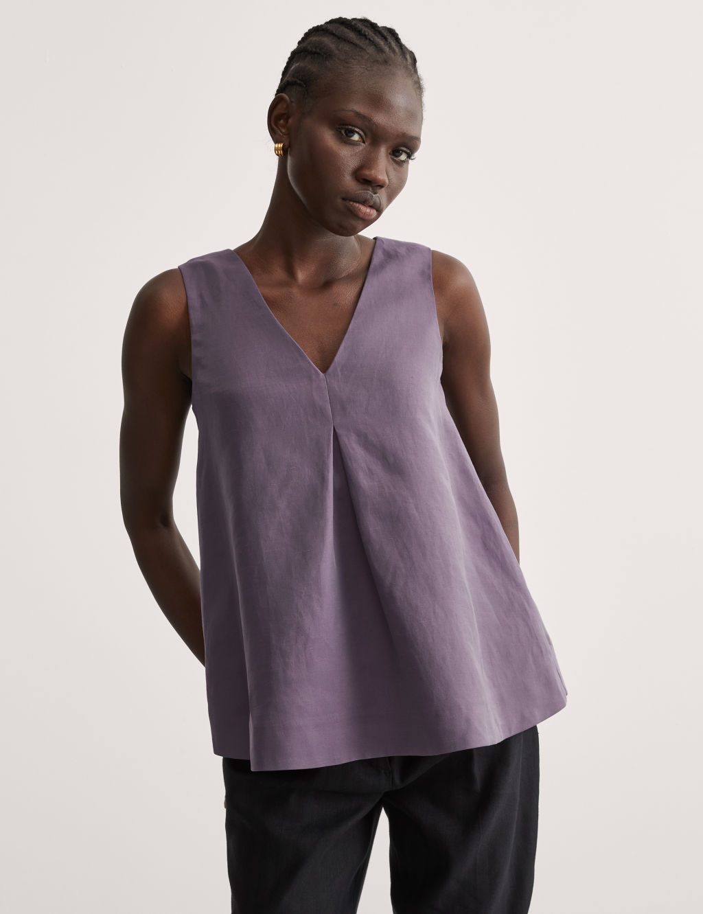Linen Rich V-Neck Pleat Detail Shell Top 8 of 8