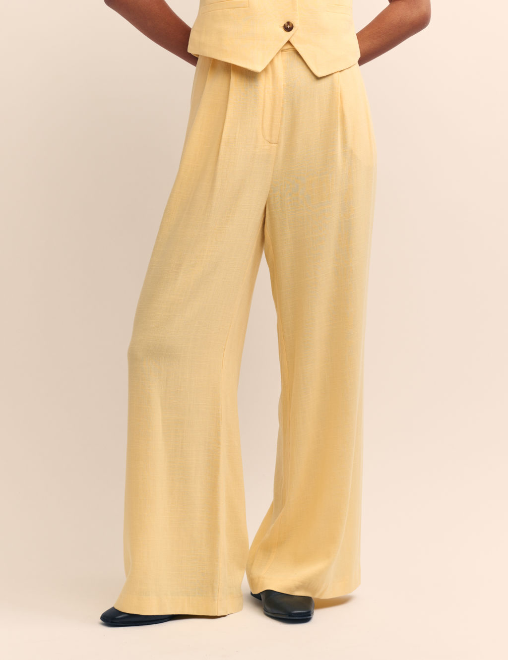 Relaxed Wide Leg Trousers With Linen