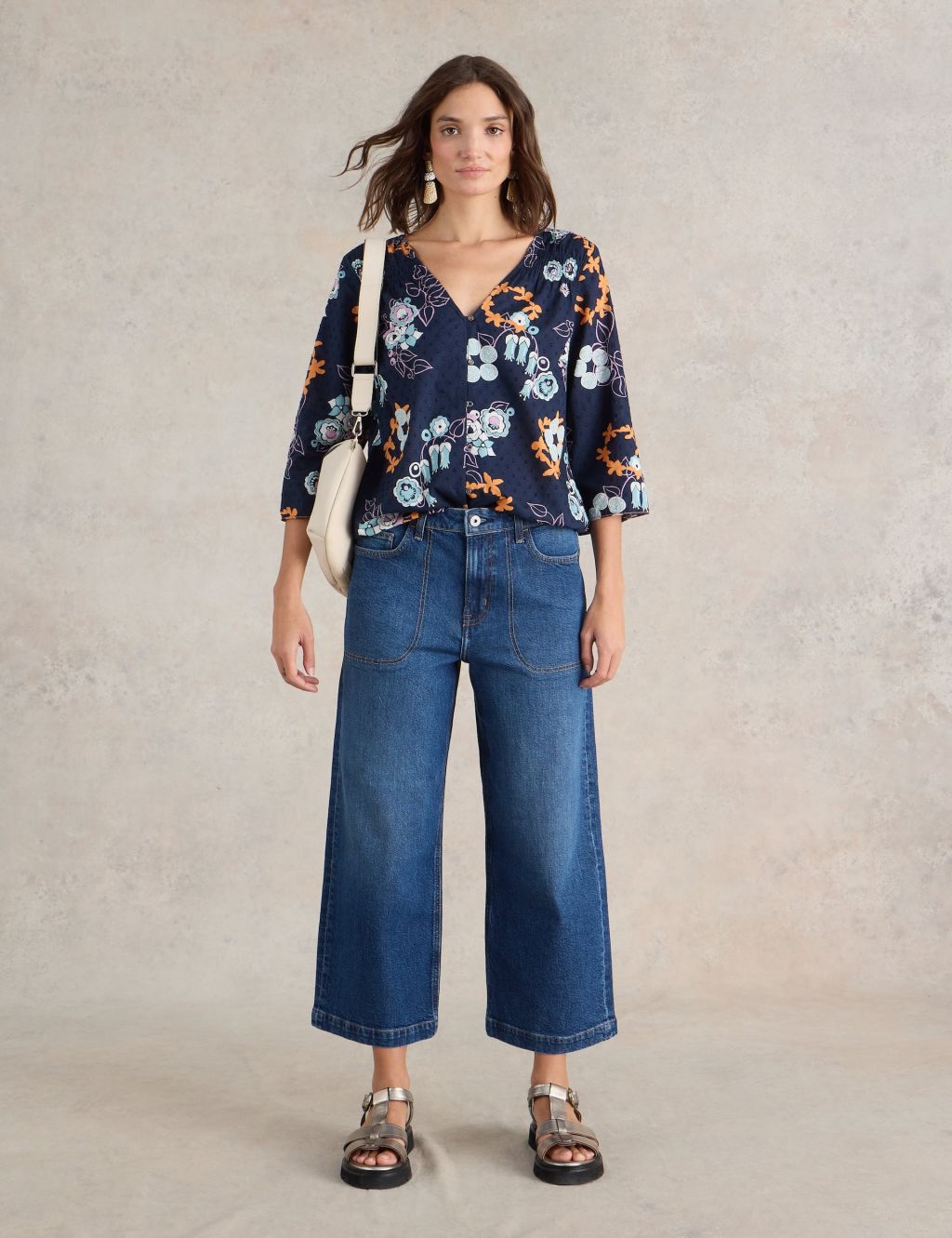 Mid Rise Wide Leg Cropped Jeans