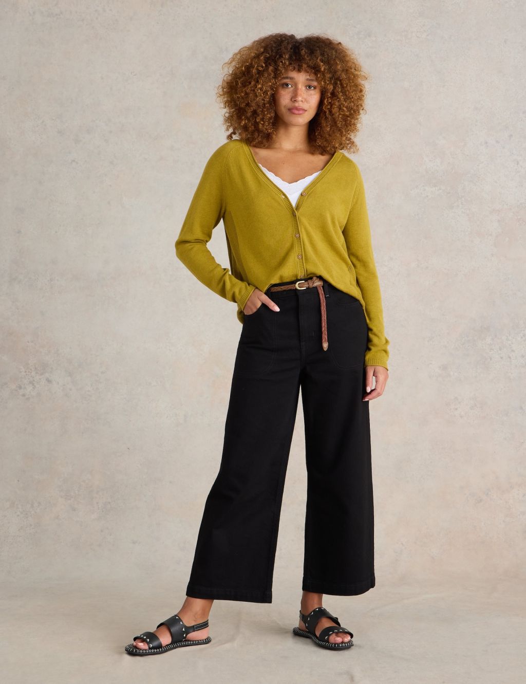 Mid Rise Wide Leg Cropped Jeans